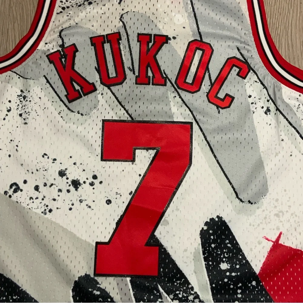 New Mitchell & Ness White Chicago Bulls 97-98 Toni Kukoc Swingman Jersey S - Picture 7 of 11
